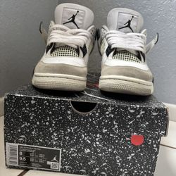 Air Jordan 4 Retro ‘Military Black’