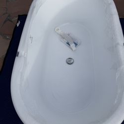 Freestanding Bathtub And Faucet 