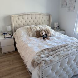 Queen Bed (furniture Set)