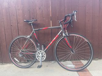 Fuji road bike size 56  10 gears shimano  components shifting right ready for the road freshly tuned up