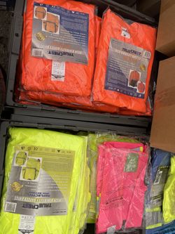 Vest y playeras de trabajo