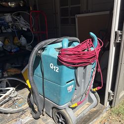 Tenant Q12 portable carpet cleaning machine