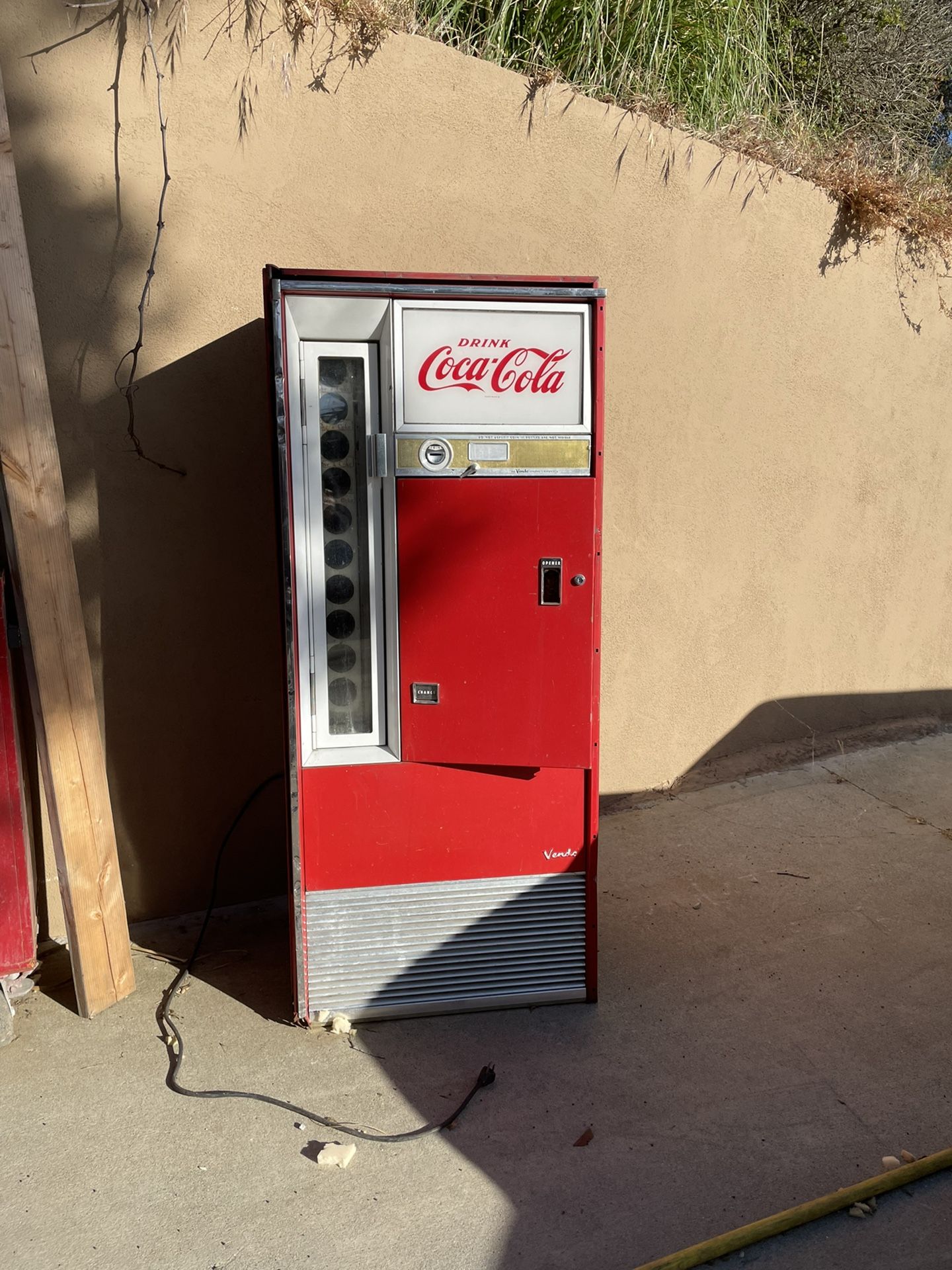 Coke Vintage Machine 