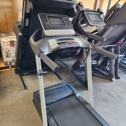 Proform Carbon T10 Treadmill - Folds up - 10" screen - 399$ 
