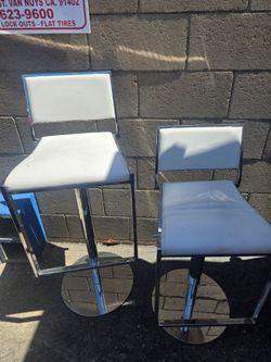 Nice quality chairs that raise up and lower down