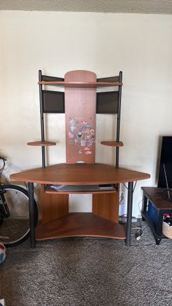 Corner Computer Desk with Hutch & Keyboard Tray – Good Conditio