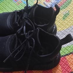 Size 9  De Niño Son Addidas