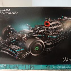Lego Mercedes-AMG F1W14 E Performance Set
