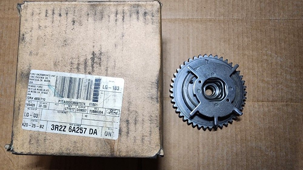 NEW Genuine Ford 3R2Z-6A257-DA Engine Timing Camshaft Sprocket. Camshaft Phaser.