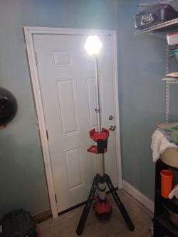 Milwaukee M18 Rocket Tower Light