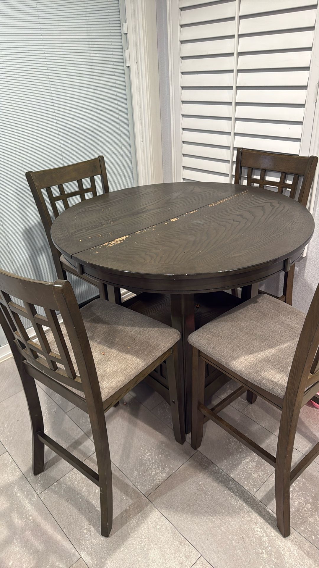 Small Table 4 Chairs