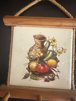 VINTAGE WOODEN KEY HOLDER IN GREAT CONDITION 5 1/2” sq with 4 “ TILE