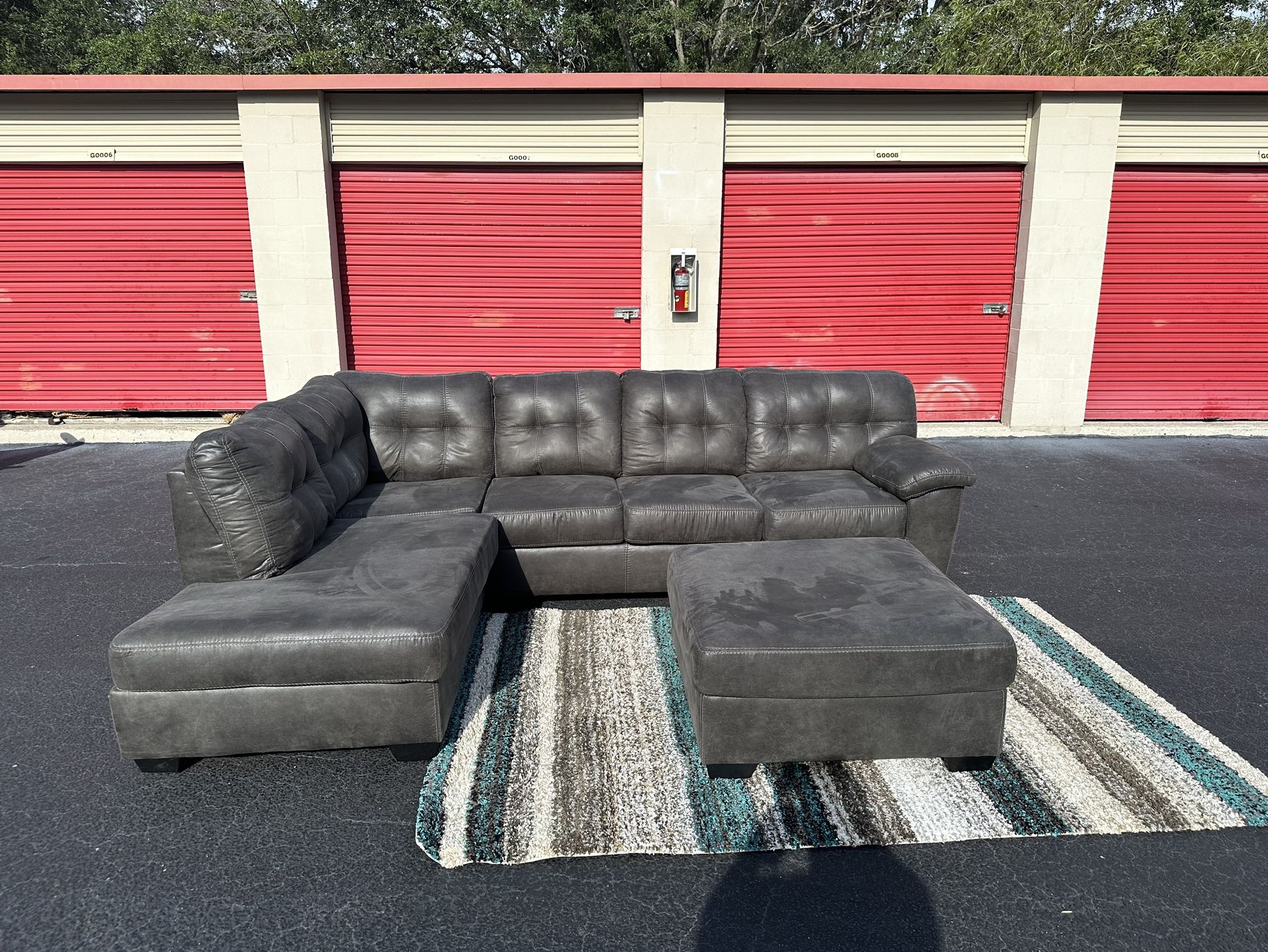 Comfy Gray Nice Sectional Couch ๐ฅ๐ฅwith ottoman