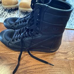 Gently used size 4 Superare Boxing Shoes SE – the ultimate companions designed