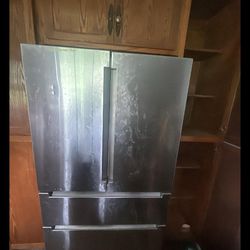 Bosh 800 Series  Refrigerator/ Freezer 