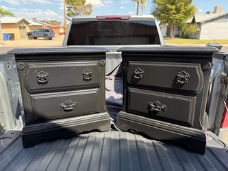Beautiful Black Vintage-Style Nightstands – Matching Pair