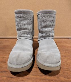 UGG CLASSIC SHORT SUNSHINE PERF SEAL GREY BOOT US 7