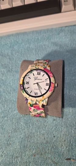 Geneva Women’s Floral Print Bracelet Watch Quartz White Dial Roman Numerals