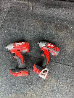 Milwaukee m18 taladros de impacto no batería $85 por los dos firme precio trabajan bien no batería
