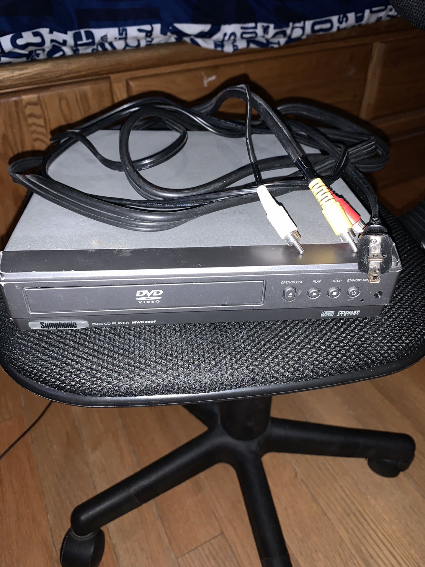 Symphonic dvd/cd player with remote