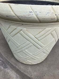 Pot for plants big high 19 inch wide 21 inch Risen not plastic