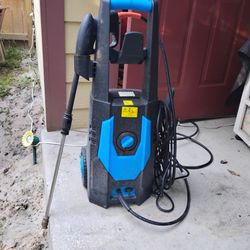 Pressure washer, hose included