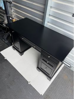 Executive Heavy-Duty Solid Wood Desk. New in box 📦