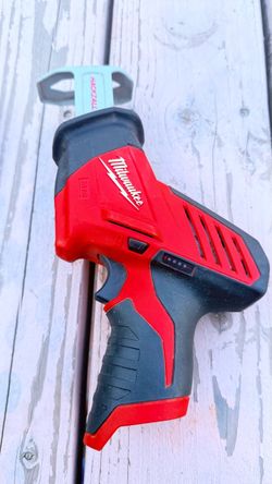 Milwaukee M12 hack saw