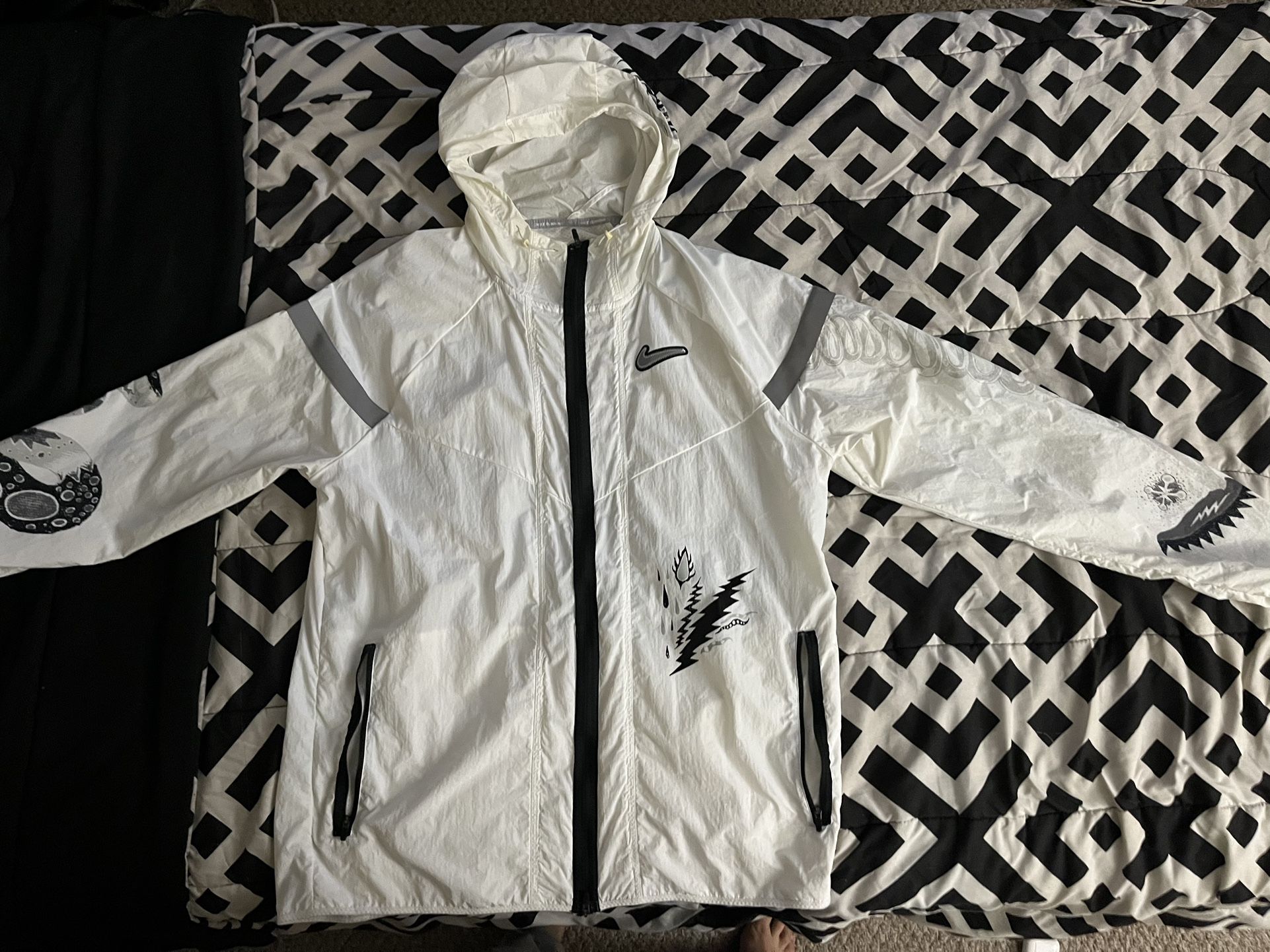 Large Nike Windrunner Men's Running Jacket