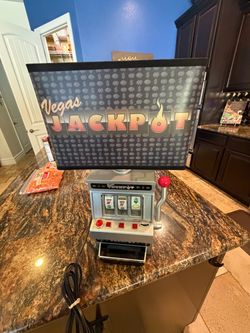Vegas Jackpot Slot Machine Lamp