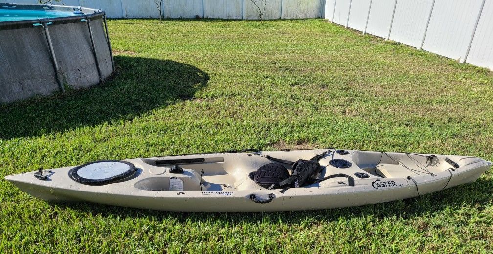 Perception Sport Caster 12.5 Kayak With Paddle