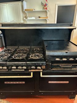 Vintage Garland Commercial Gas Range – Natural Gas – 6 Burners, Griddle, Salamander & Double Ovens