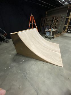 Quarter Pipe Skate Ramp 
