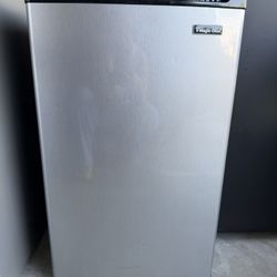 Dorm Size Refrigerator 