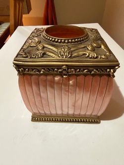 Tissue holder
