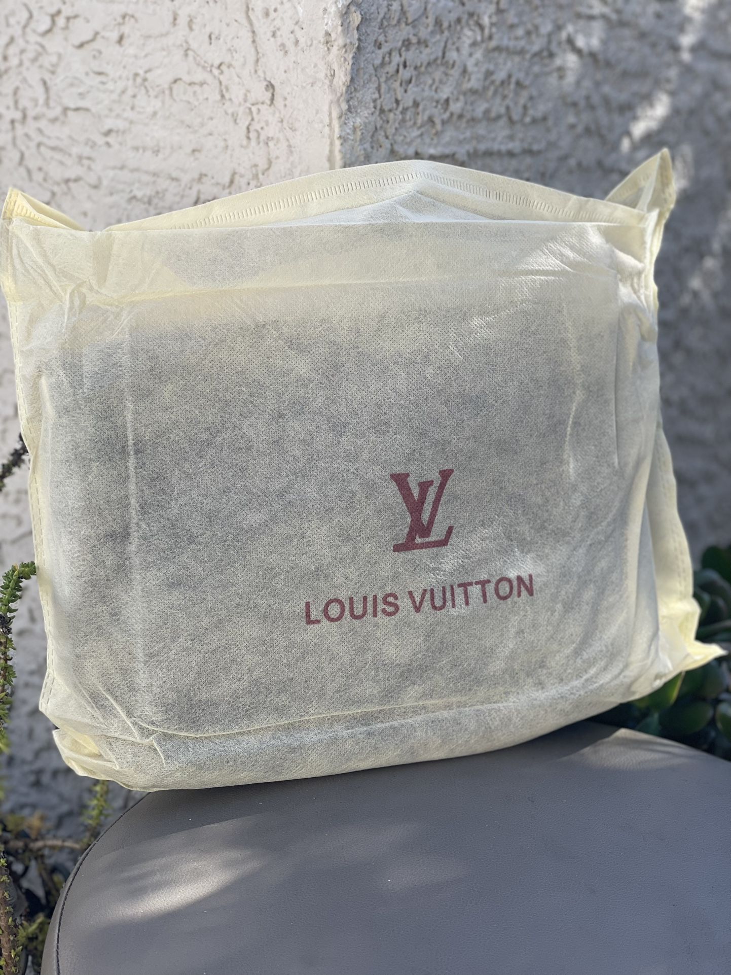 Men & Women’s Louis Vuitton Side Bags