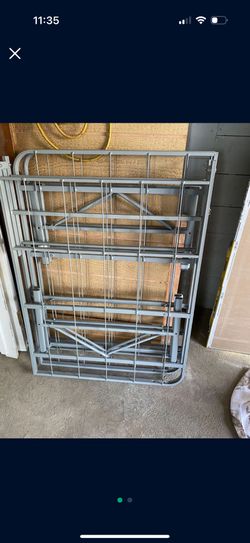 Queen Size Bed Metal Bed Frame (platform)