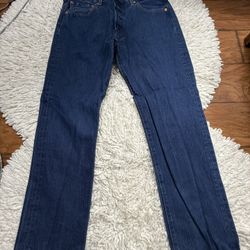 Levi's 501 Original Fit jeans in a dark wash, made of 100% cotton denim 34x32 In very good condition