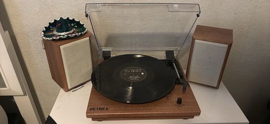 Victrola record player