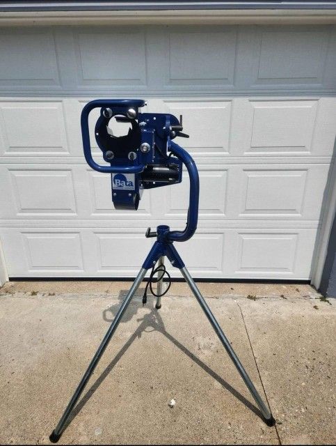Bata B1 Curve Pitching Machine