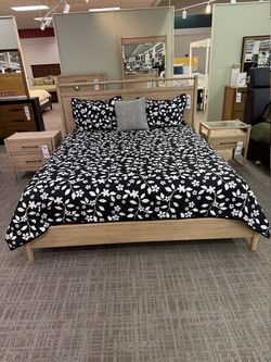 Aspen Home Zuri King Panel Bed - Champagne | Headboard