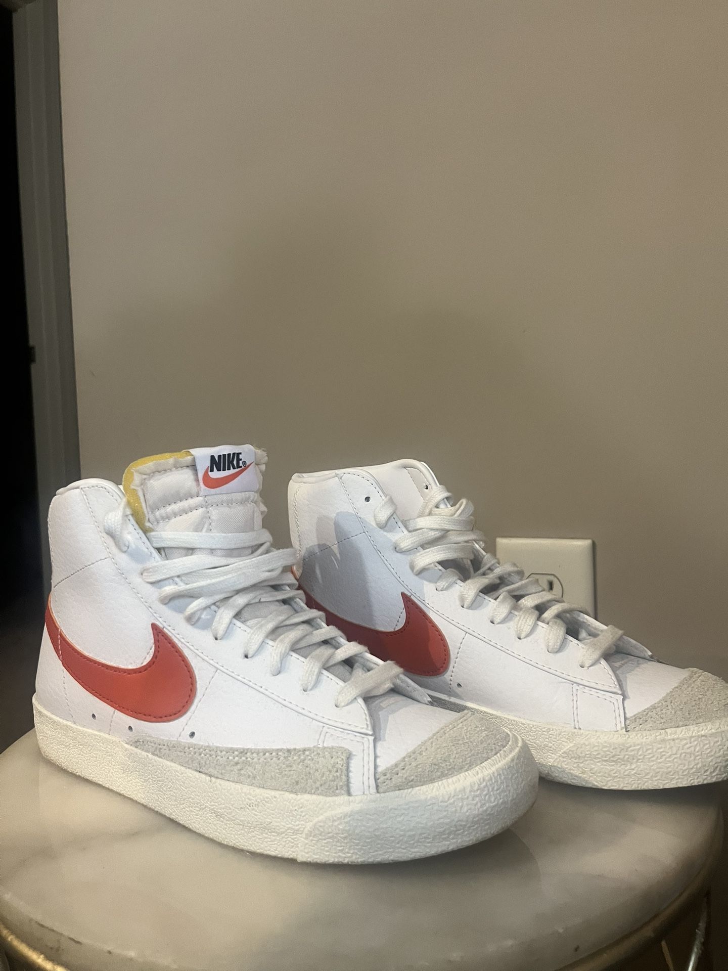 Nike Blazer Mid 77 Vintage White Mantra  Orange