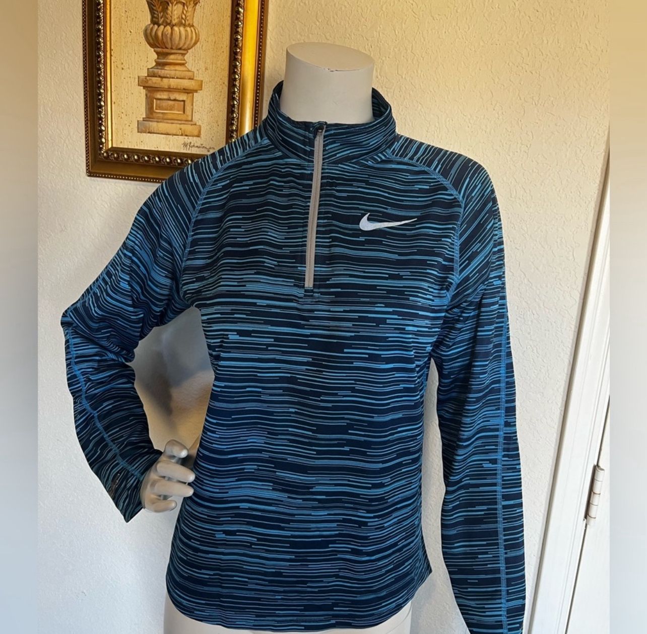 Nike sweatshirt/top size XL youth