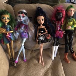 10Monster High Dolls /One Ever After Doll Pending 25$