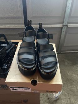 SANDALS SIZE 8