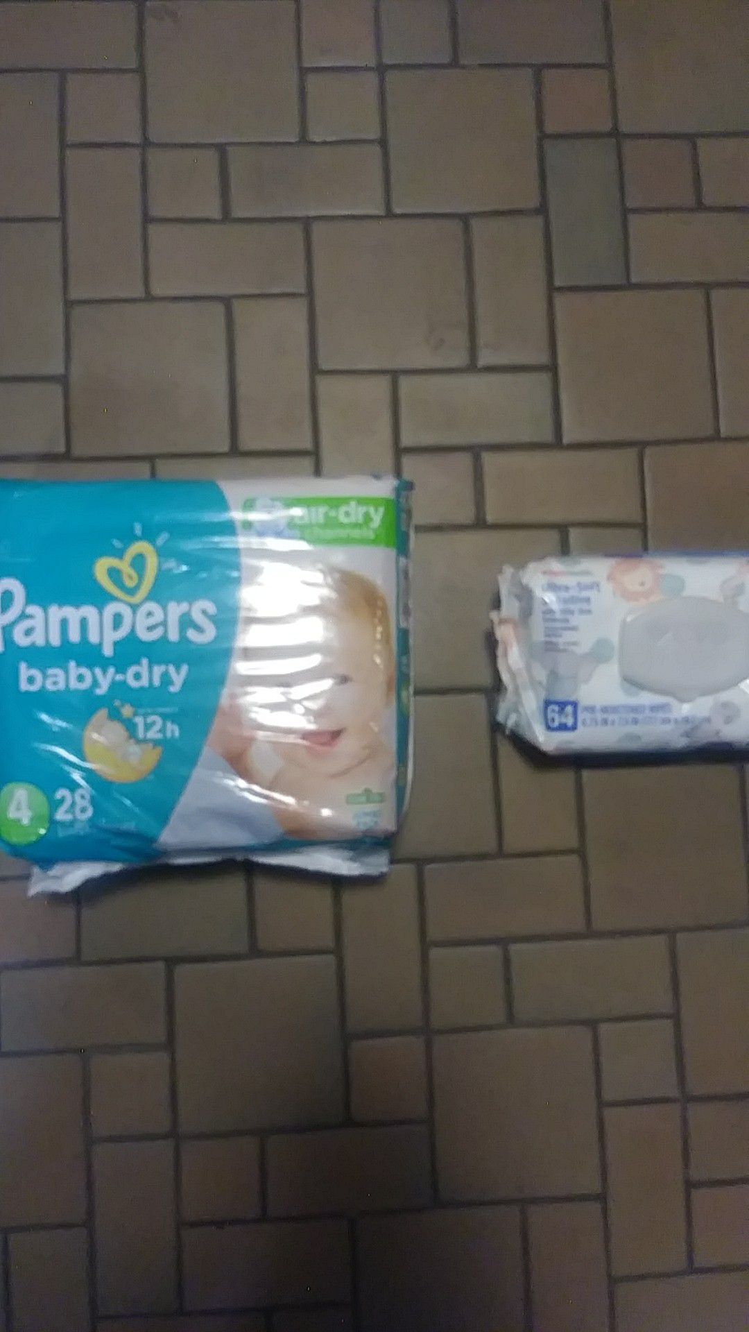 Pampers size 4 and wipes 64 wipes