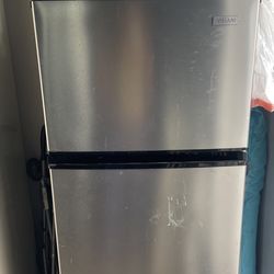 Vissani mini Fridge