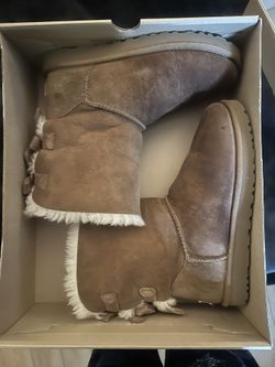 UGG BOOT