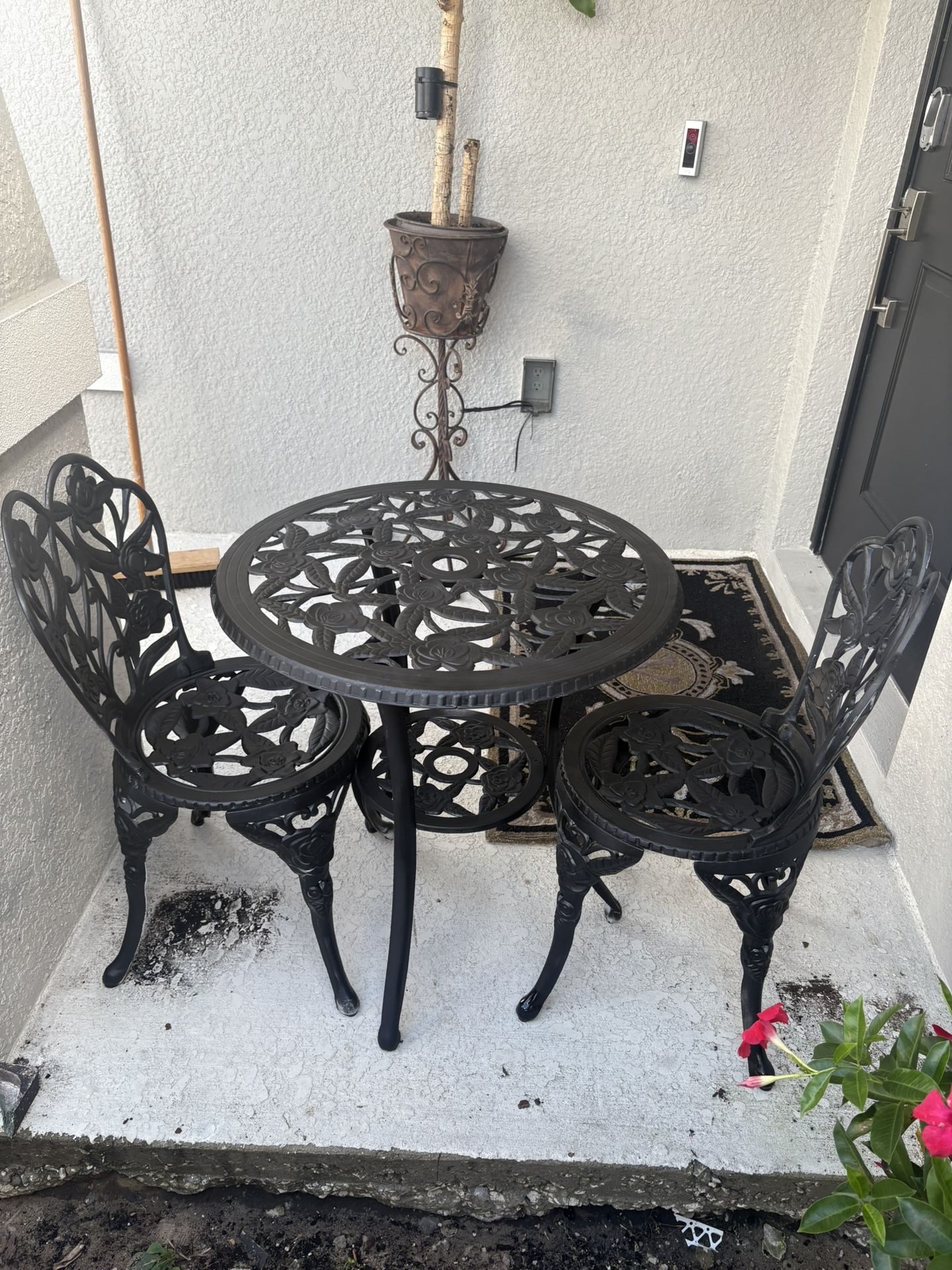 Beautiful Antique bistro Patio Set!
