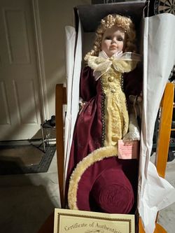 Vintage Porcelain Collector Doll w/ Original Box & Certificate – Excellent Condition